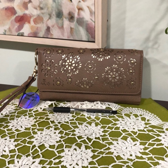 NWT vegan leather tri fold wristlet wallet - Picture 1 of 5